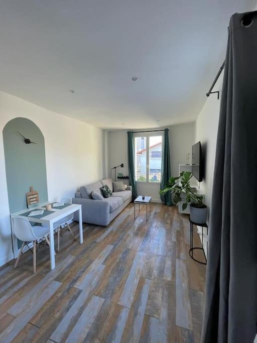 Charmant Studio Tout Equipe Aux Portes De Paris Bagnolet Esterno foto